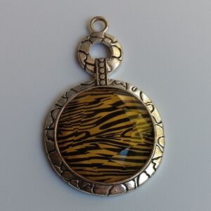GORGEOUS PENDANT